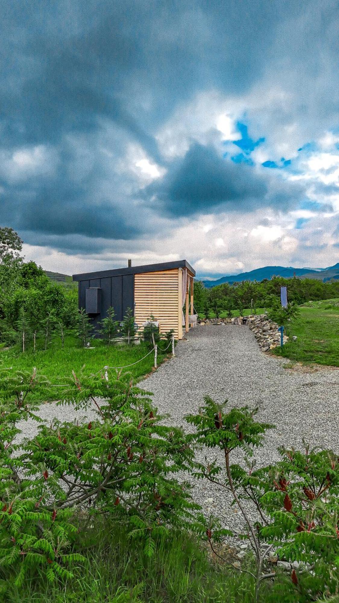 Kubiq Transalpina Villa Petresti Luaran gambar