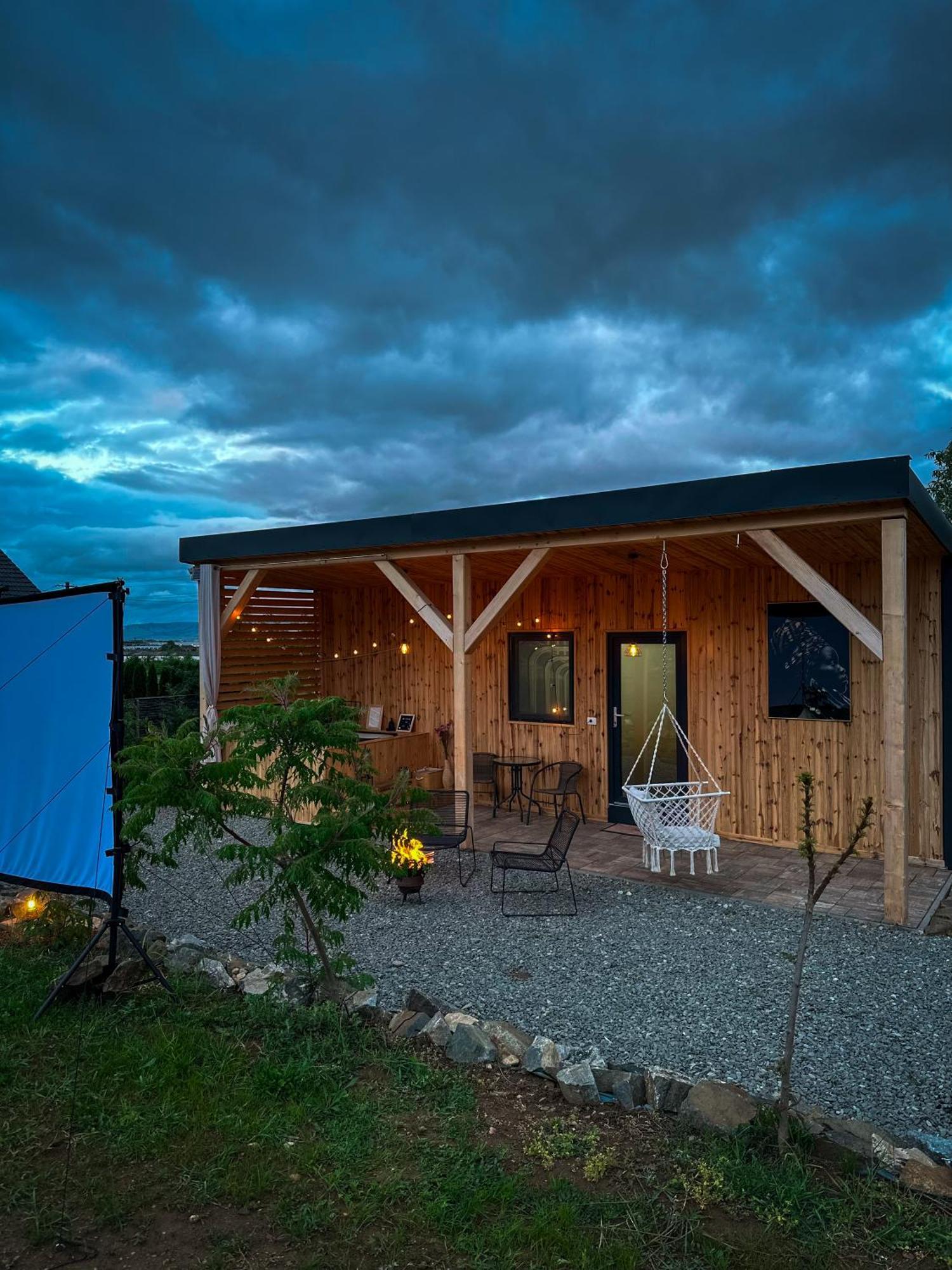 Kubiq Transalpina Villa Petresti Luaran gambar