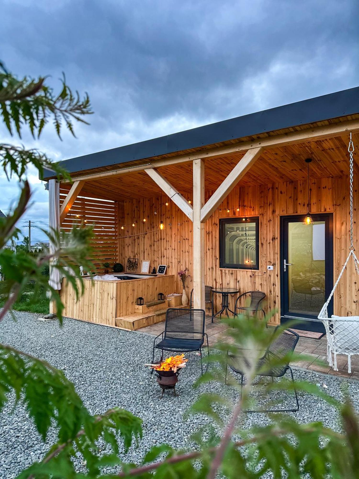 Kubiq Transalpina Villa Petresti Luaran gambar